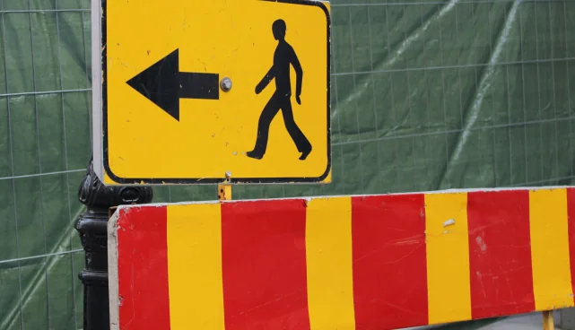 Tartu autojuhte tabas kooli juures ootamatu piirang