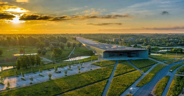 „Sügissonaat” jõuab Tartusse: Rakvere Teater ERMis 16. septembril: what residents need to know